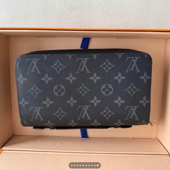 Organizer - Picture 1 of 11